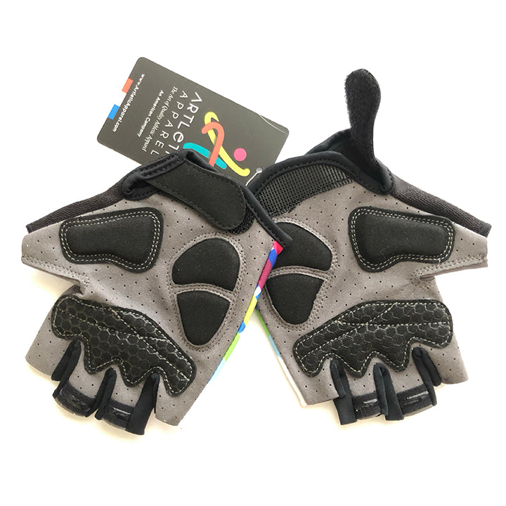 Triangle Gloves